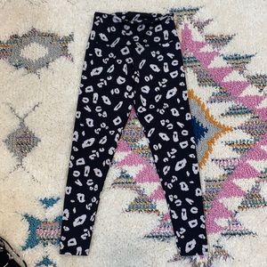 Onzie Black white leopard leggings